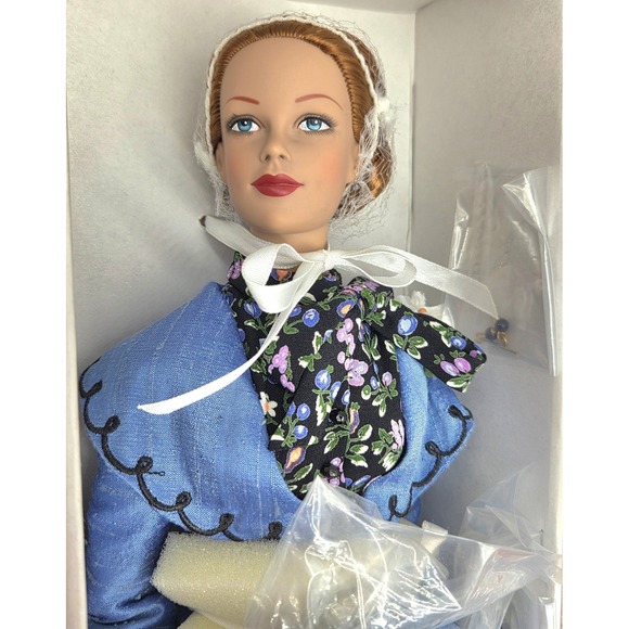 Tonner-Brenda Starr 16Doll Celebration in Silk BS9402 NEW IN BOX with shipper